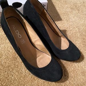 Aldo Suede Black Wedge closed toe